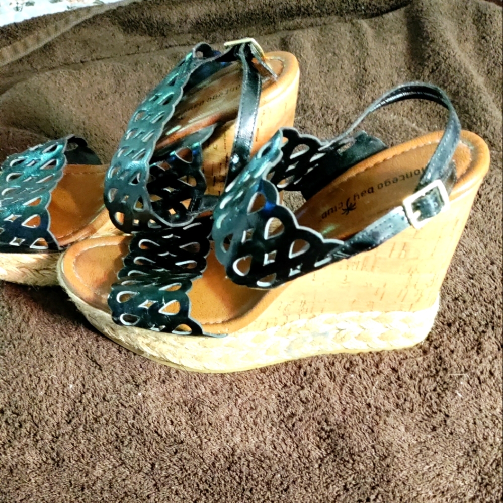 Women's black "lattice pattern"wedge, Size 9,